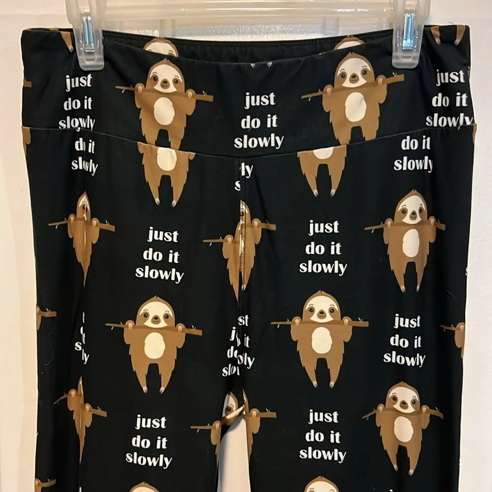 🔴 CLEARANCE🔖 LK NW “JUST DO IT SLOWLY” 🦥 BLACK SLOTH LEGGINGS Women’s XXL - Picture 2 of 4